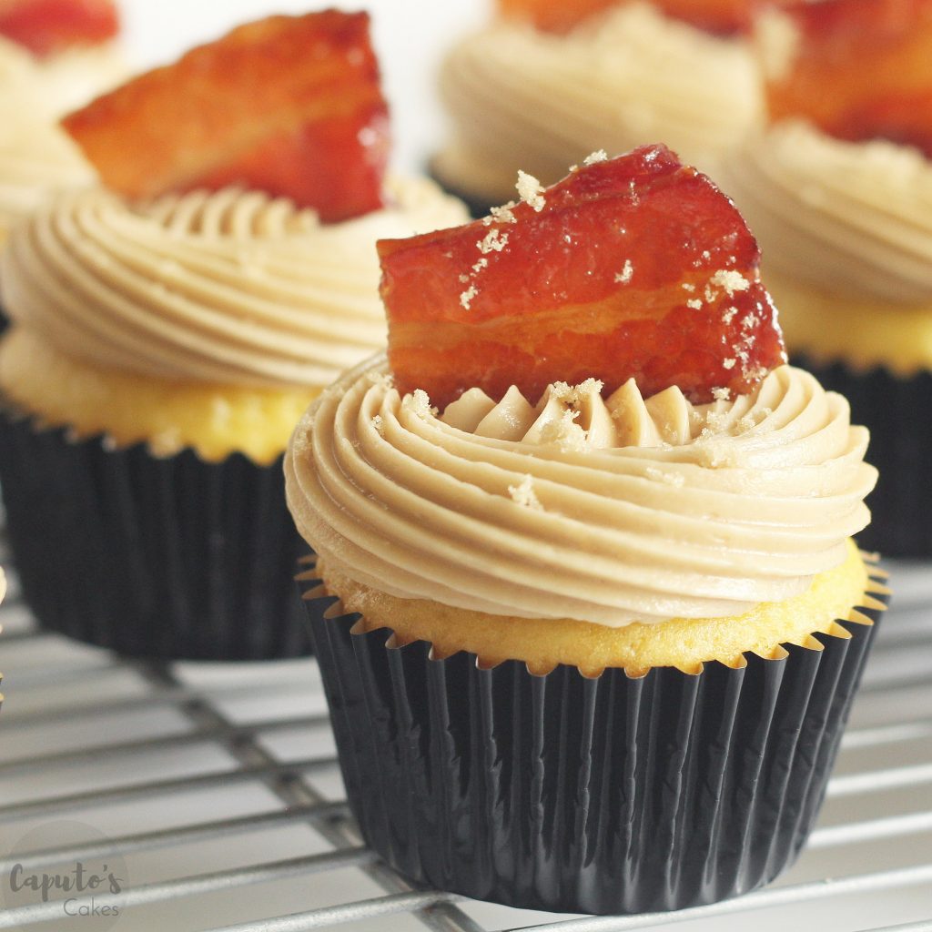 Cupcakes with maple frosting and candied bacon 